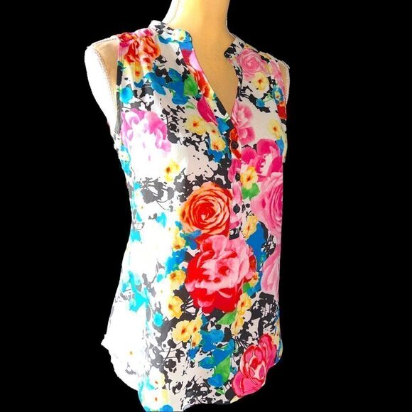 New York and company sleeveless pretty floral button up blouse - Picture 3 of 8